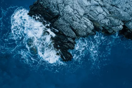 filmer au dessus de l'eau avec un drone
