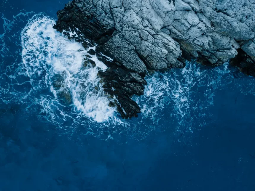 filmer au dessus de l'eau avec un drone